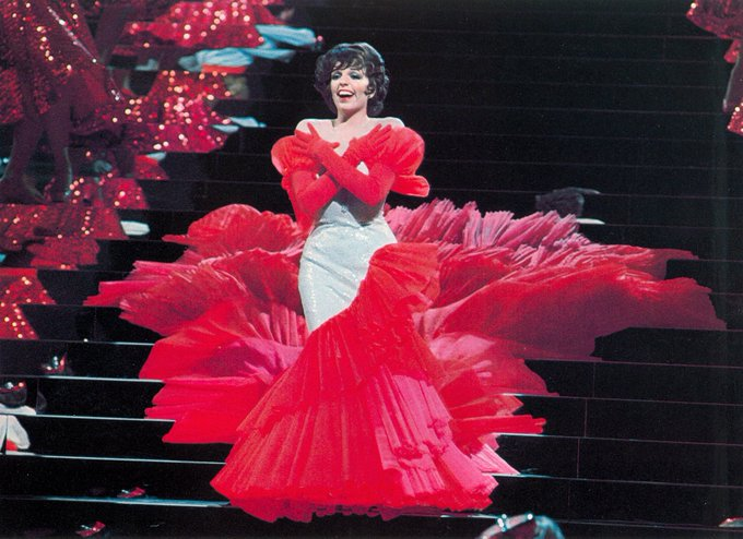 iShowTunes's tweet photo. #LizaMinnelli, #NewYorkNewYork, 1977.
#KANDERandEBB #HappyEndings #AcesHigh #MartinScorsese
#TheadoraVanRunkle, #CostumeDesigner #RonField, #Choreographer https://t.co/zeap7o53XU