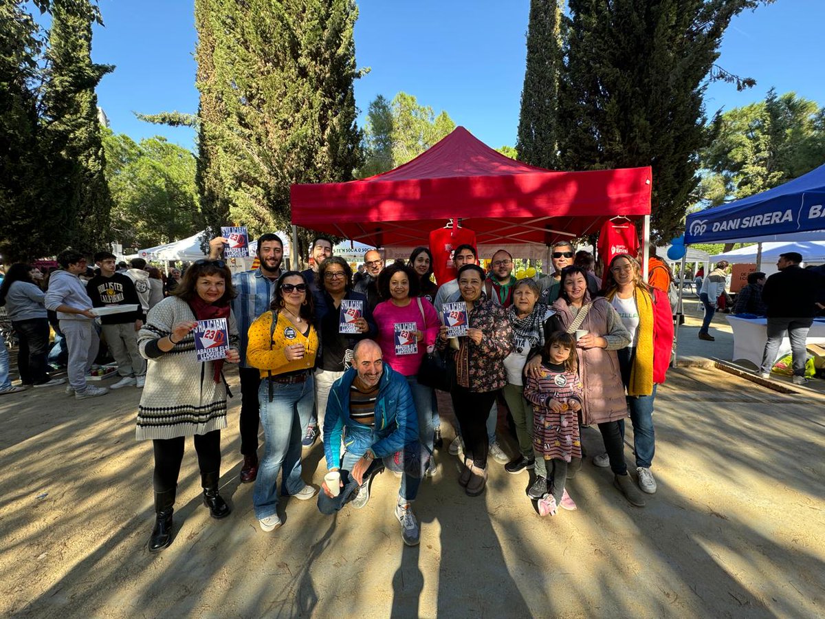 Moltes gràcies als ponents de luxe <a href="/antroperplejo/">Jose Mansilla</a> i @juaniperezsena  que han exposat la realitat i precarietat laboral que comporta el sector turístic, el turisme de "qualitat" no garantiza drets!
Un plaer el debat amb les assistents a l'acte,  fem política en comú!
#FiraBoja