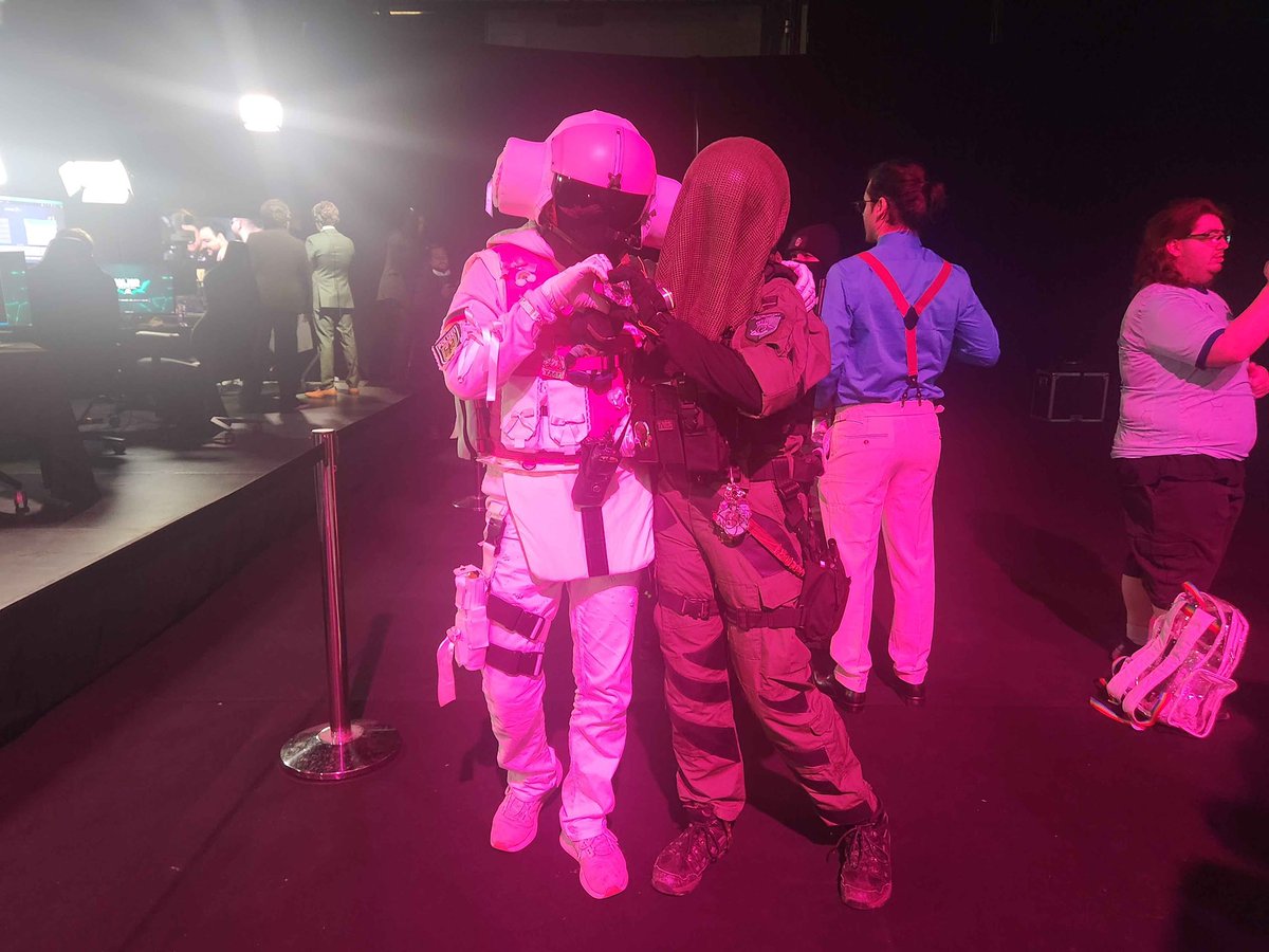 Toujours autant de cosplayers pour cette GRANDE FINALE 🤩 #BLASTR6Major