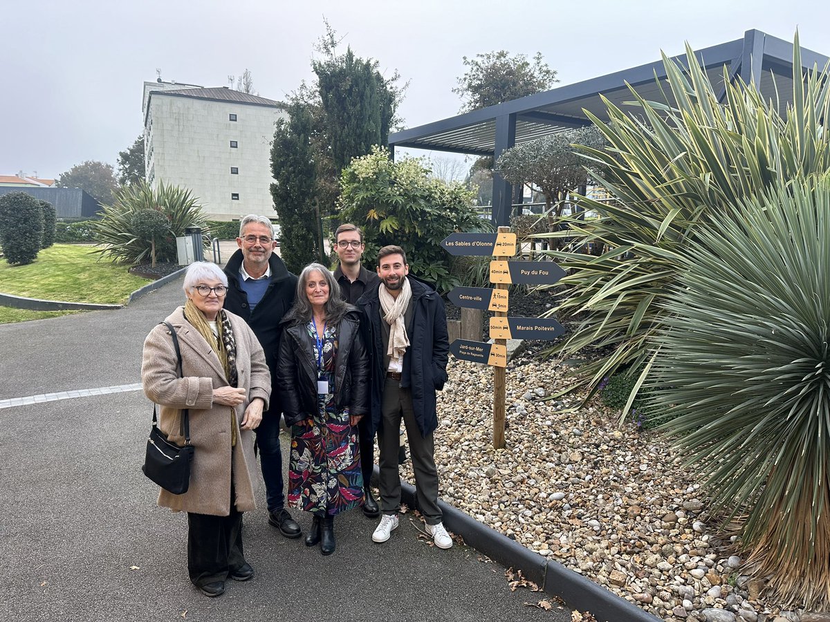 Alors que <a href="/BrunoRetailleau/">Bruno Retailleau</a> indique aujourd’hui - sans surprise - son opposition à une loi laïque et républicaine de la #FinDeVie, j’étais hier dans son fief, dans le <a href="/DepVendee/">Département Vendée</a> pour rappeler les combats de l’<a href="/ADMDFRANCE/">Mourir dans la Dignité</a> avec <a href="/AdmdVendee/">ADMD - Vendée</a>.

Je l’invite à retourner devant ses