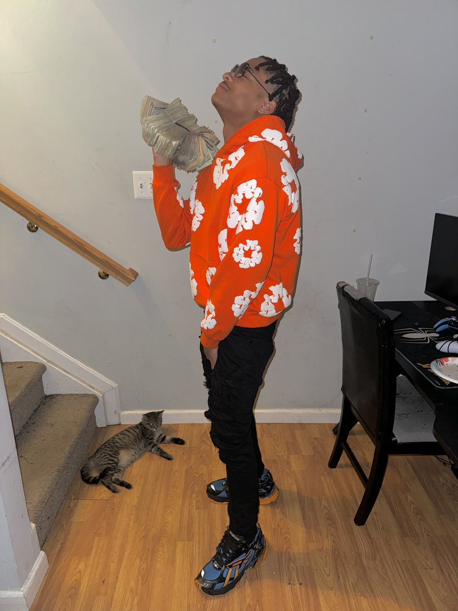 RickRick56's tweet photo. Let me motivate you to turn up your trap 🥇 https://t.co/nwOyFS3SpT