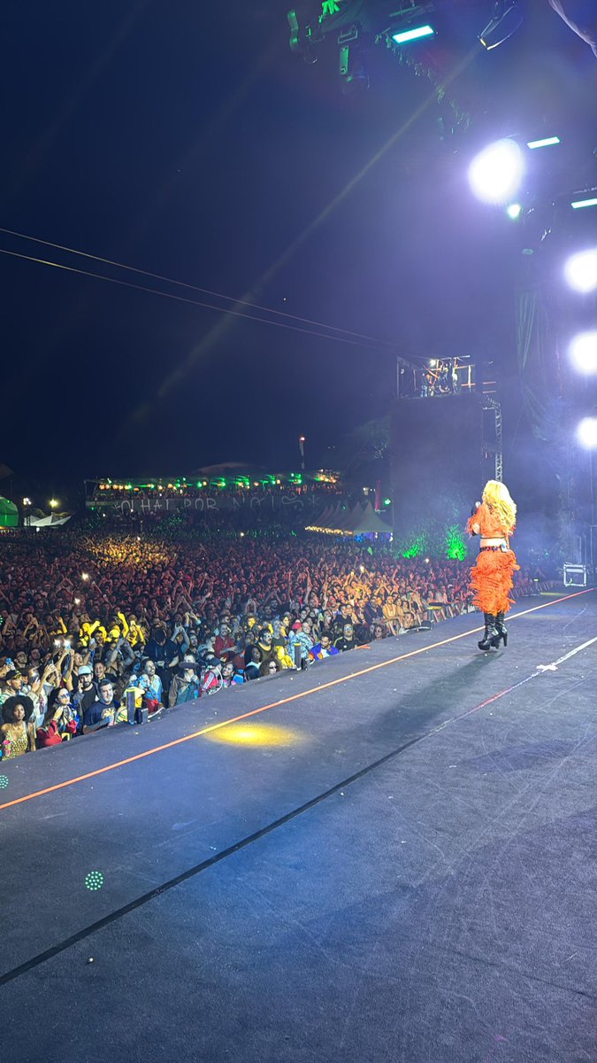 CFJoelma's tweet photo. Ela tem o povo! 👑 #JoelmaNoMultishow https://t.co/DiGeYE8Lks