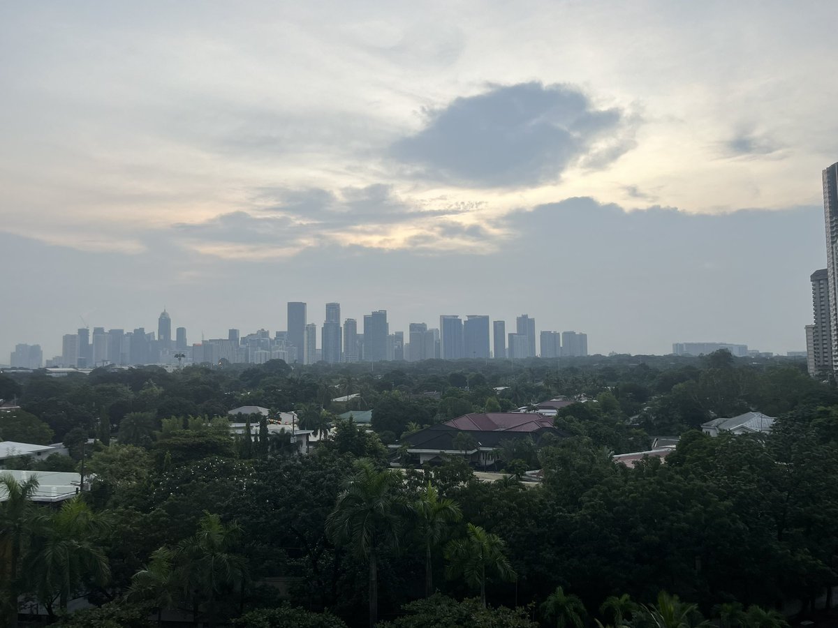 CurtisSChin's tweet photo. @zoom_earth @dost_pagasa #Philippines 🇵🇭—6 am. 

📸: #TheMorningAfter Typhoon #Pepito #PepitoPH in Manila. From #myroomwithaview. Have not seen any reports of deaths but numerous reports of damage in #Catanduanes &amp; elsewhere. Here’s to a #ResilientPH. 

@philredcross @ThePDRF @CFSI_rebuilds @dost_pagasa https://t.co/n7FDSrRvKr