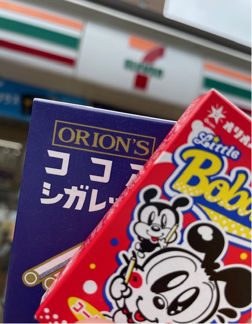おはようございます！セブンイレブンさんで コーラシガレット＆ココア