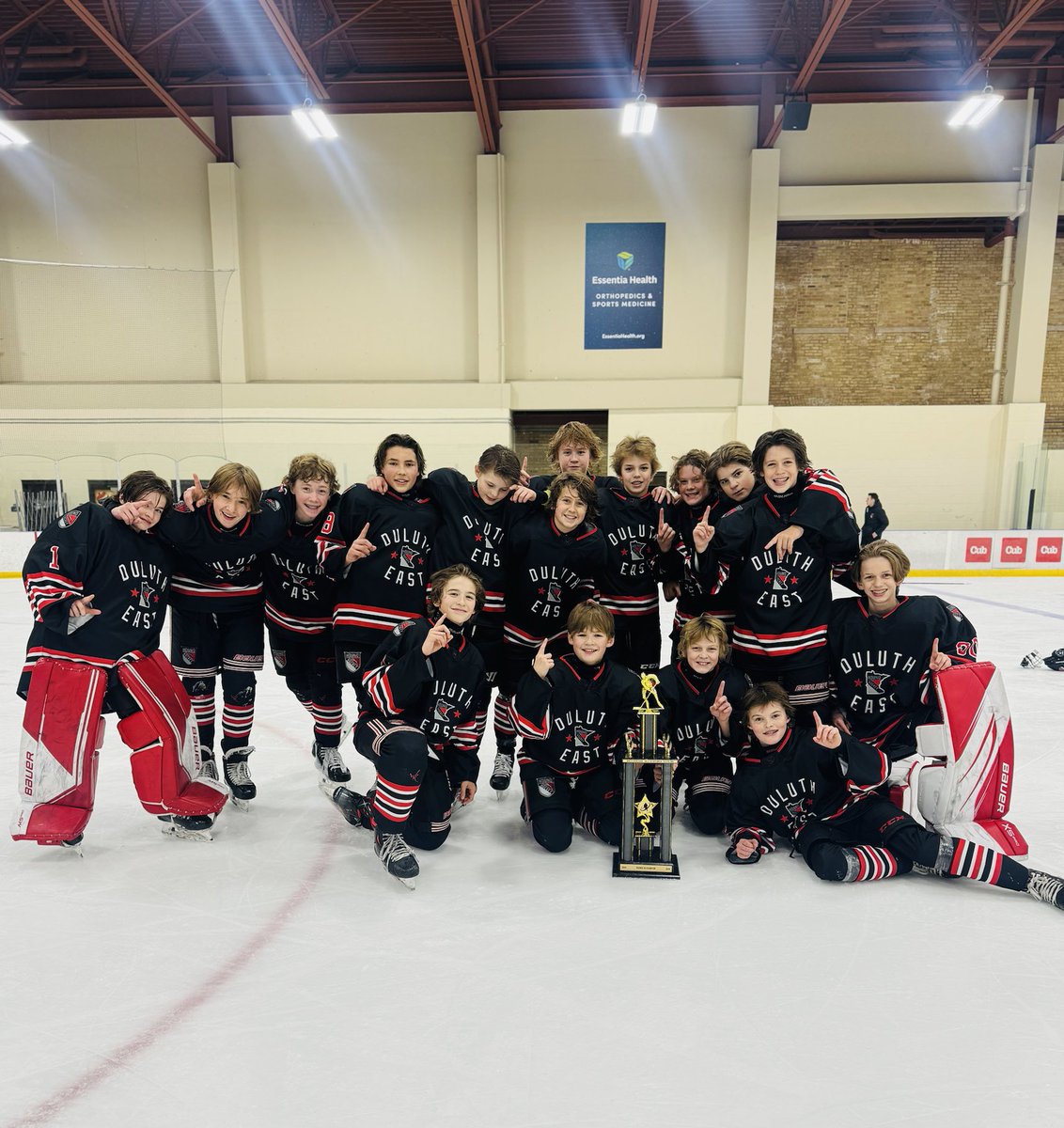 Congrats to the ⁦<a href="/DuluthEastYHC/">Duluth East Youth Hockey</a>⁩ PeeWee AAs for capturing the 2024 Gales of November Tournament this afternoon at the ⁦<a href="/EssentiaDHC/">Essentia Duluth Heritage Center</a>⁩  by defeating Roger’s 5-2 to cap off s 5-0-0 weekend!!