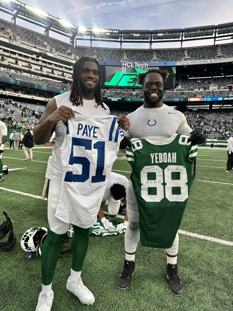 Rhode Island connection with a jersey swap after today's NFL game ⚓️ 

Kenny Yeboah (Tight End for Jets)
Kwity Paye (Defensive End for Colts)