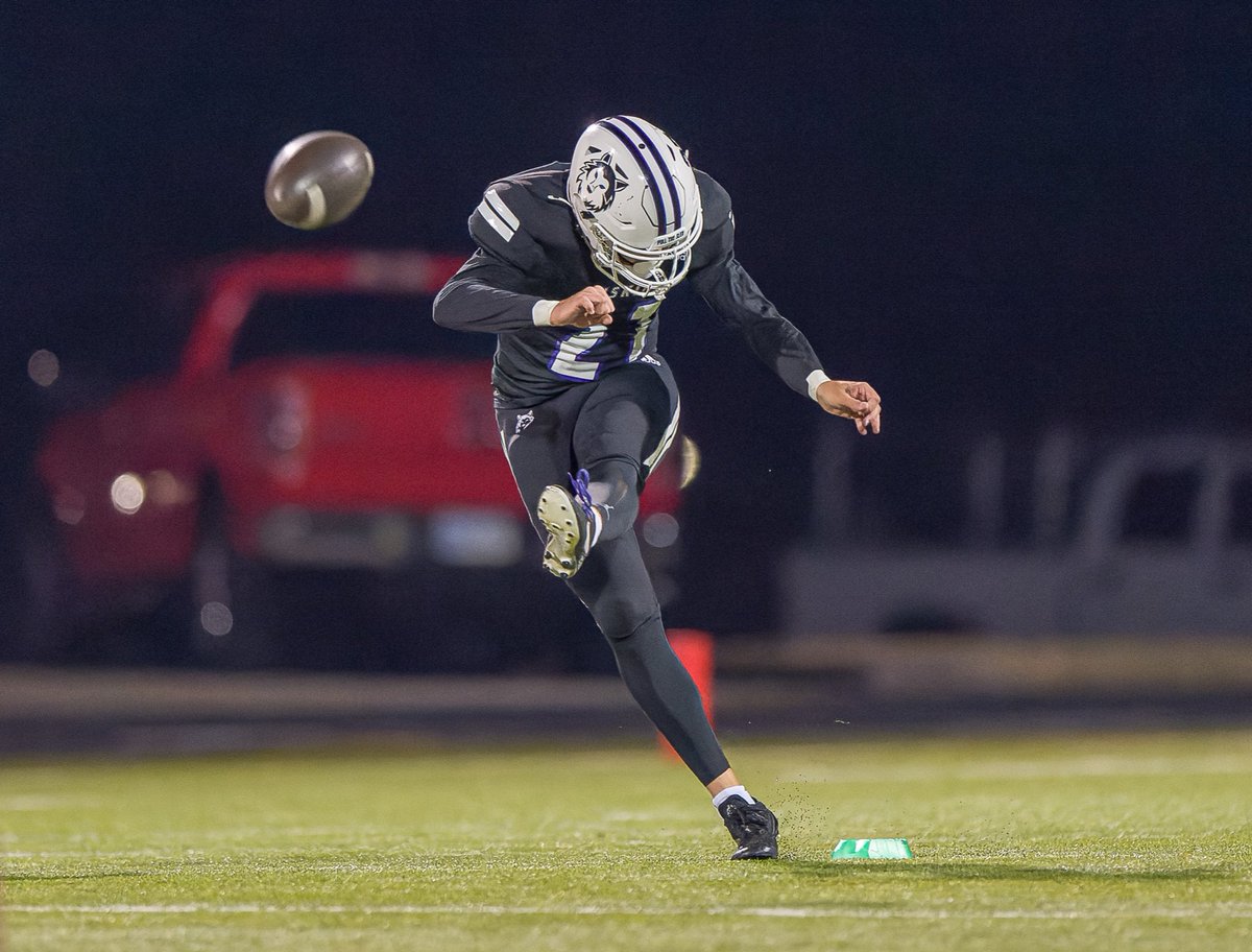 TraceRudd3's tweet image. Best Year yet of my 3 on Varsity. Thank you to @Traven_Niehues @_nathan_baxter @MarkleyCade @teddyhale7  Logan Nelson and all my blockers. I can’t do what I do without you DAWGS. @BVNW_Football #PULLtheSLED
42 / 44 PAT
4 / 6 FG 48 Long
47 / 56 Touchbacks, 1 Pooch Recovery