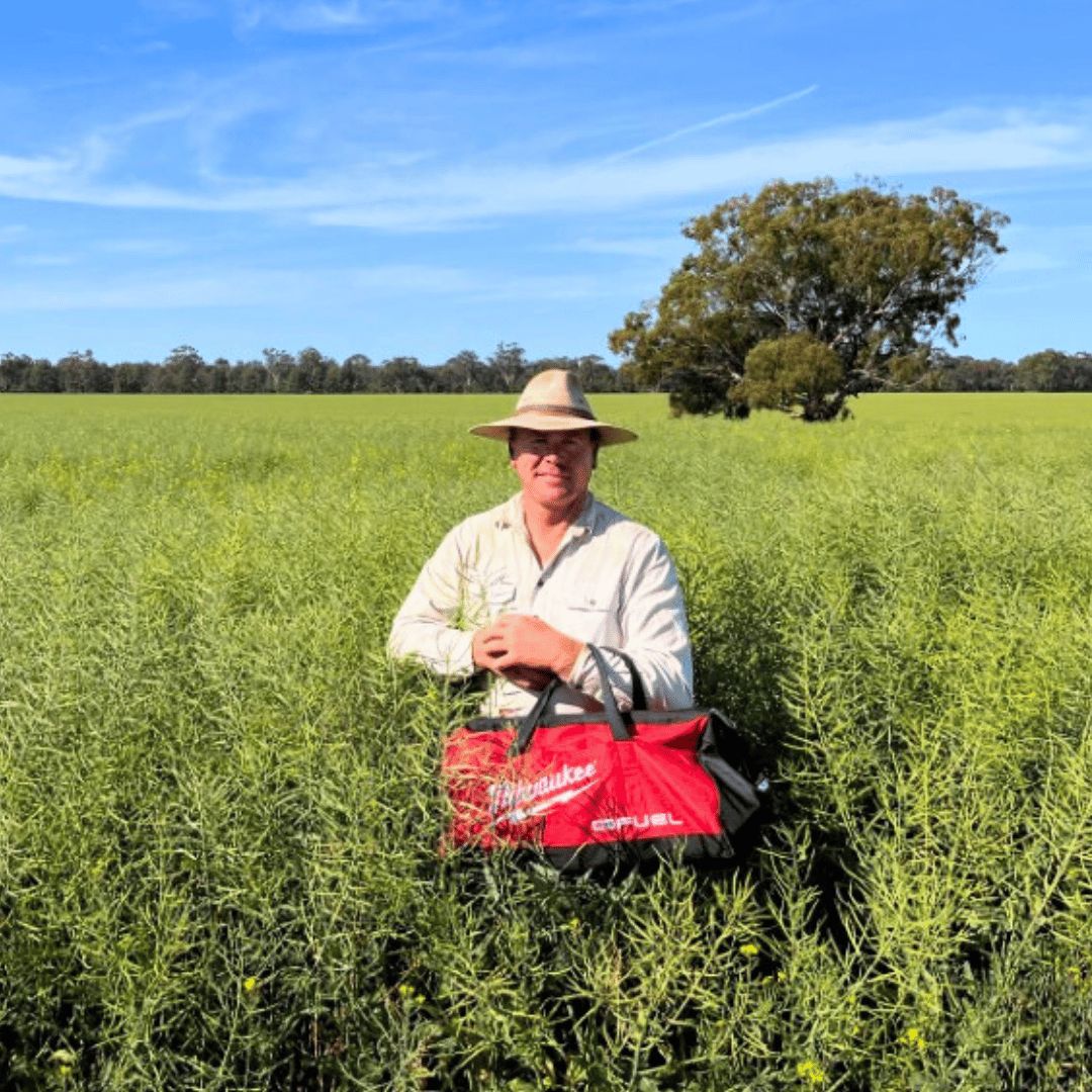 🧰We were pleased to present Tim Harvey of #Currawarna NSW with his Milwaukee® M18 FUEL™ power pack as 1 of 50 winners of the #Nuseed HyTTec® #canola competition.
Tim has grown #Nuseed HyTTec Trophy on his mixed crop &amp; sheep farm since its release.
Best of luck with #harvest!