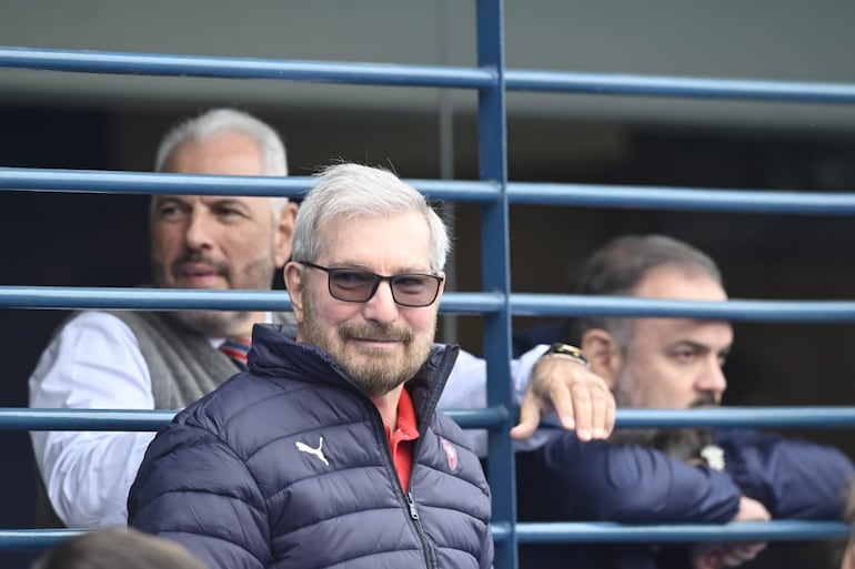 "Coto" Nogues llegó y ya es campeón. 
En Cerro hablan de billetera y se termina un ciclo más sin ganar nada, cada vez más en el fondo.

GESTIÓN JUAN JOSÉ ZAPAG.