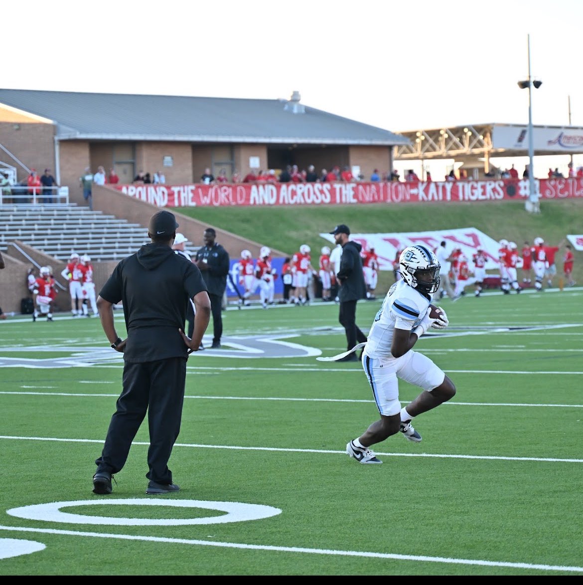 TyWashingtonn's tweet photo. I just wanna say thank thanks to @PaetowFootball for choosing me to be on this squad full of people I call family, we had a lot of good and bad moments this and I wouldn’t want to spend with anyone else ,and I would like to thank @CoachEdwardsIam for teaching,mentoring me https://t.co/ELgiEWAdpA