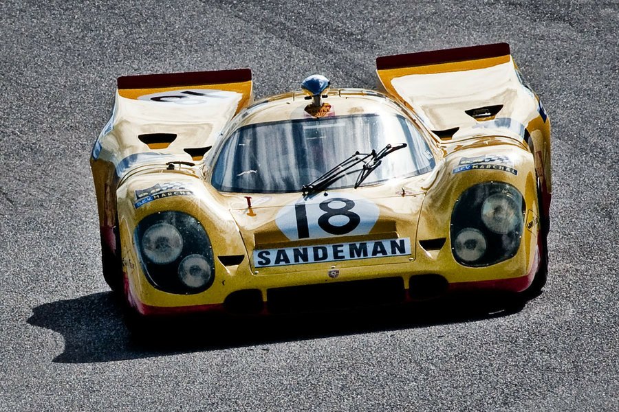 juanjoabsolut's tweet photo. 18 de noviembre, los #RacingSeventies nos regalan este #Porsche 917k que compartieron #DavidPiper y #GijsVanLennep en las #LeMans24 de 1970. No acabaron por accidente con pinchazo grave... @historacing @VicarioMartin @LM__ @Jose_ArmandoGH @horacio_porta https://t.co/eC5q42PQ72