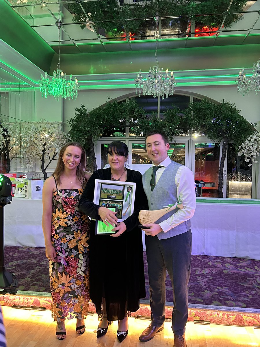 LimCamogie's tweet photo. Teresa Noonan is presented with two framed photos &amp; a hurley to mark her phenomenal achievements and her life long commitment and dedication to Limerick Camogie 🤩

Teresa kept the show on the road when no one else would, and Limerick Camogie will be forever indebted to her 💚🤍 https://t.co/qOYqVQNOp8