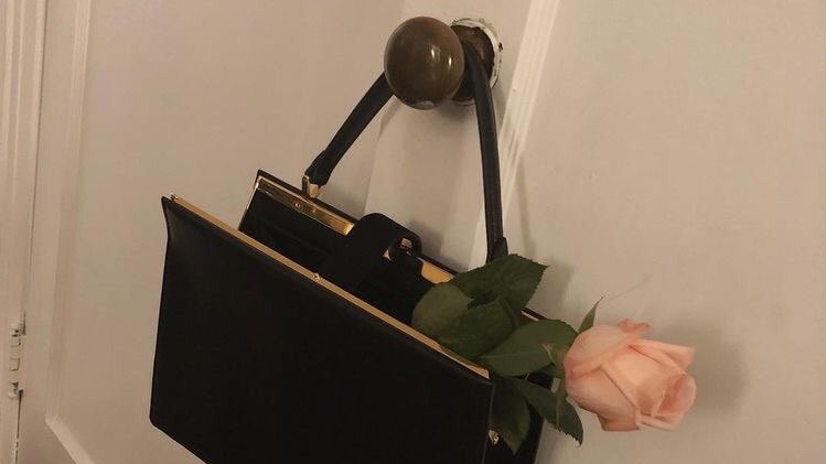 يتأمل المِرء في تفآصيلها فـ يُغرم 🩵✨