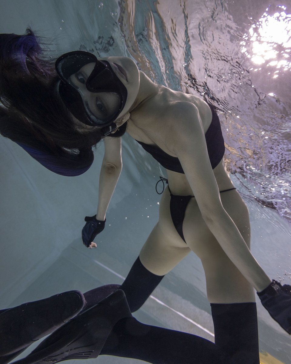 manabukoga's tweet image. ［自己紹介］アーティストとデザイナーをやってます。「水中ニーソ」という主に写真作品を12年くらい制作。海洋堂「ARTPLA」というプラモのパッケージと組立説明書を2年くらいデザインしてます。
youtu.be/WPP6ESPOiJw?t=…
動画：ジャンルの横断、漂流しないクリエイティブ・オデッセイ（アドビ公式）