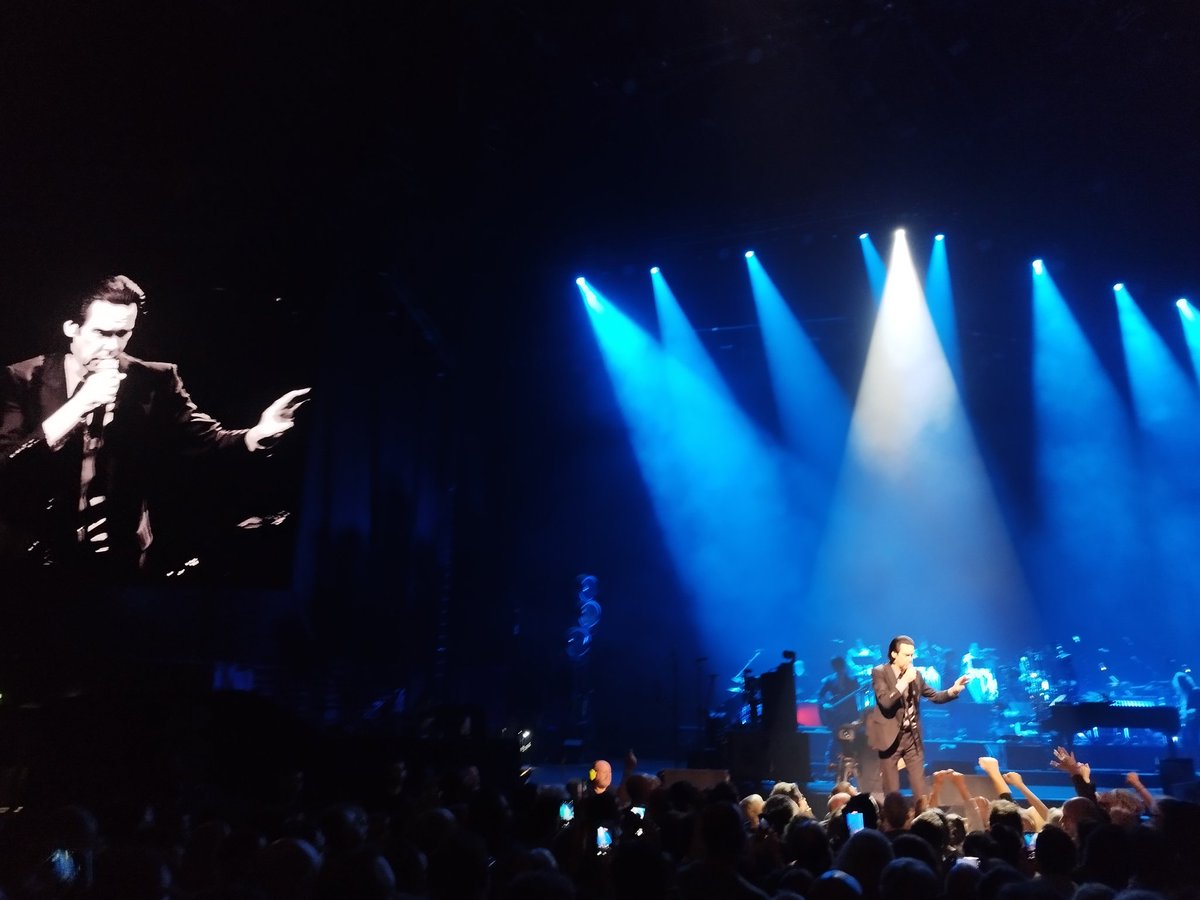 aurlienperoumal's tweet photo. Le dernier des Mohicans. Le dernier #dieu vivant: @nickcave...and the bad seeds ! #WildGod #Intomyarms @Accor_Arena https://t.co/MOXA2Zkqg1