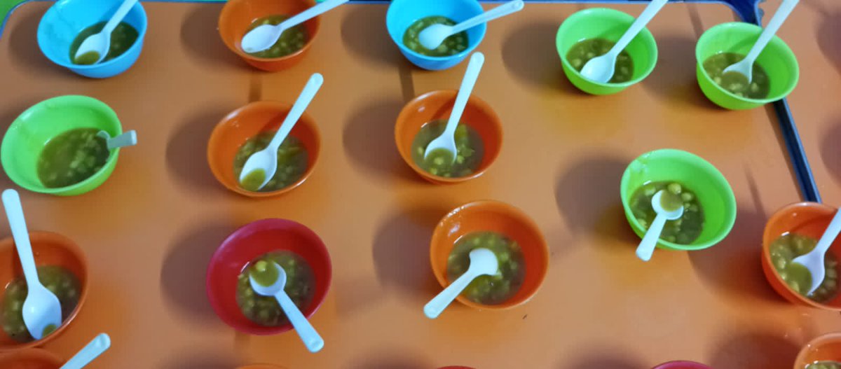 STS_Pakistan's tweet photo. Our Gharibabad lunch program served delicious Kathiawari Cholay! 🍲 A flavorful dish packed with nutrition to nurture bright minds. 🌟

📞 0336-3295376 | 0315-2118399
#StreetToSchool #SehatProgram #NoHunger https://t.co/1Pyas2d1Vw