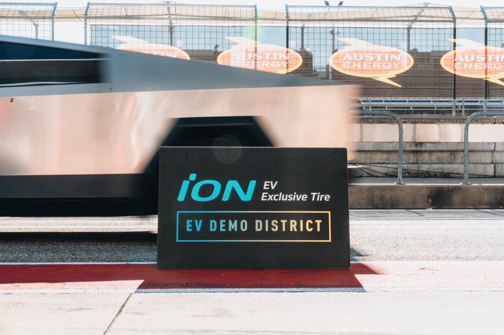 Cybertrucks of alllll sizes. 👀🤝 What do you want to see at our festival in 2025?! 👇

#ElectrifyExpo #ElectricVehicles #Cybertruck #TeslaCybertruck #Cyberquad