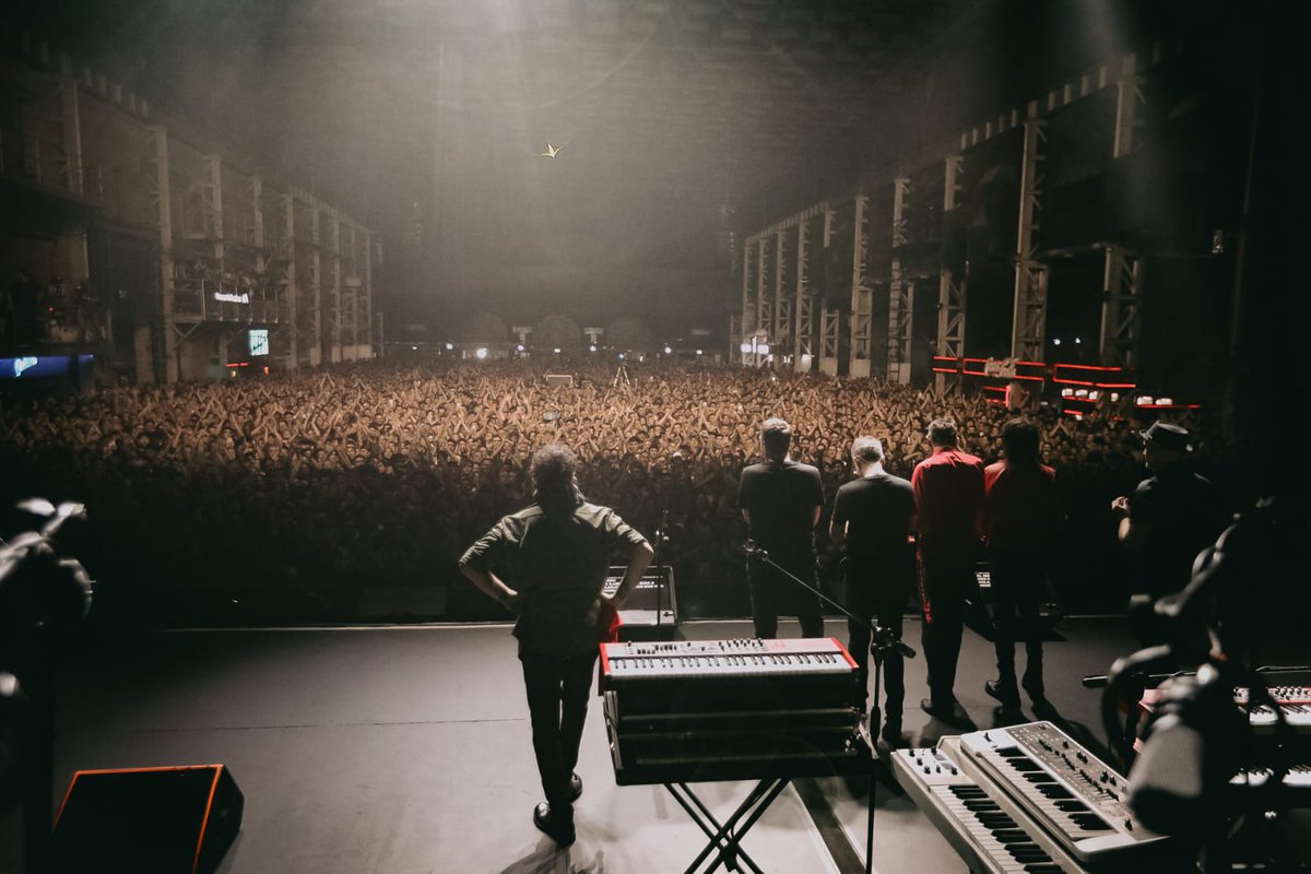 Lo de anoche en Cordoba no lo había sentido en mi vida y son muchos años tocando en Cordoba y en todas partes. Ni pogo, ni aguante, ni fútbol...  Rock de verdad como se vive y se escucha.
Mi amor y gratitud a la gran República cordobesa en la Nueva Andalucía.