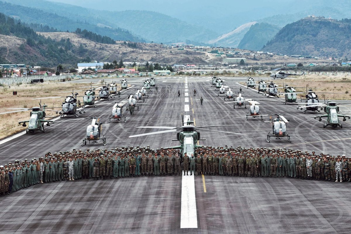 YusufDFI's tweet photo. #PoorviPrahar Good video by the armed forces.
The name Prahar = Attack - Exercise to carry out offensive across the line.
Shows the critical role of the various helicopters we have. A good number involved in the ex. Drones, robot dogs. Mobilisation using trains. https://t.co/BQb7HGKQfC