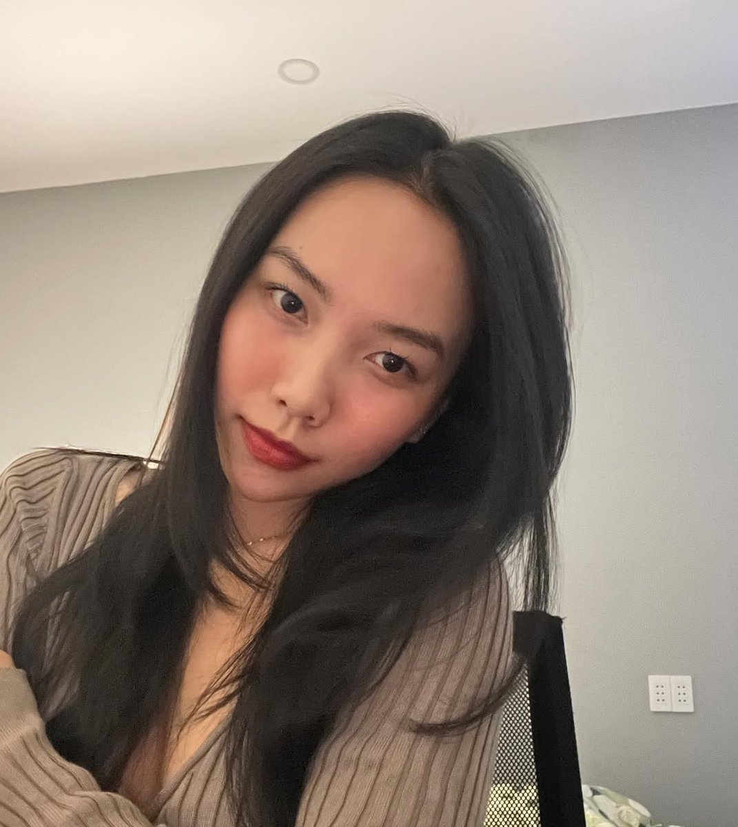 vnadultonly's tweet photo. Cuối tuần vừa rồi em bị bệnh quá cả nhà ơi 😭
Sốt li bì ko lên tương tác với mọi người được, nay em làm bù cho nhen 👉👈
#CHEO #cheouytin #OnlyFans #aluacreator #asiangirlsonly #VietnameseGirls https://t.co/LsNcRkmZlR