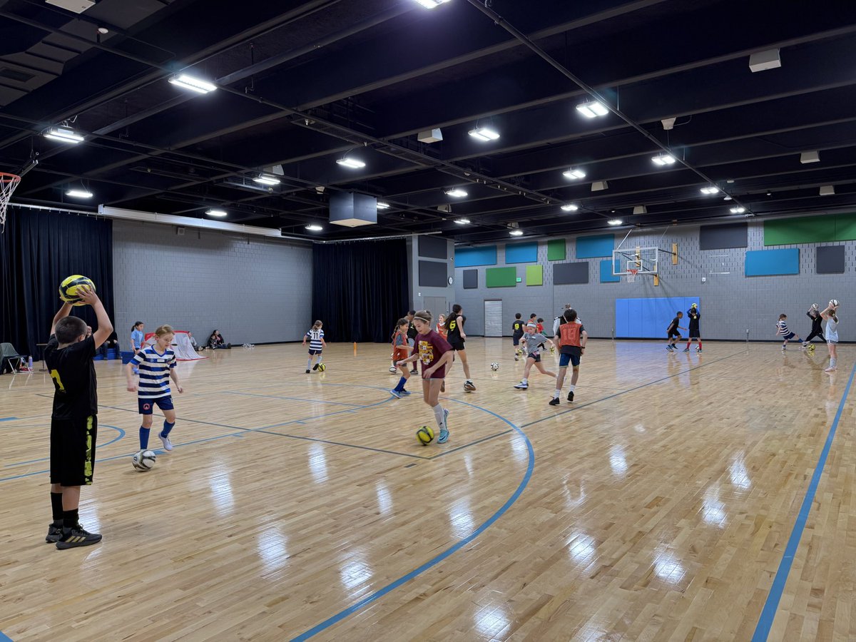 TCSolFutsal's tweet photo. ☀️ SOL Sundays kicked off strong! Over 65 players showed up, showing love for the game and building community. The court was buzzing with energy—skills on display, connections being made, and nothing but good vibes. Can’t wait for Session 2! 💪😤⚽️#SOLSundays #Tcsolfutsal https://t.co/BRqSMmwCfT