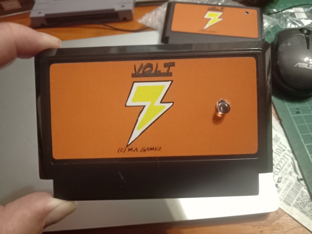 indietaiwangame's tweet photo. The Famicom version of VOLT is here! CIB copies and CART-ONLY copies are both available for sale on the Famiclone Galaxy site. The game includes a LED that lights up when the game is being played. Thanks M.A. Gamez!
https://t.co/Pg8ijbcACh
#Famicom #FamicomDEV #NESmaker #NESdev https://t.co/hVuwtF7lQI