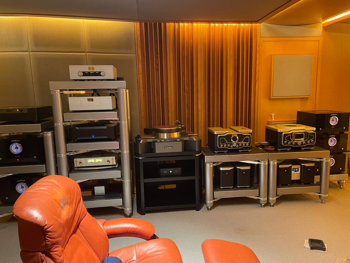 richcoln's tweet image. 【香港首台 THORENS 旗艦 New Reference 成為銘器之家新成員】
because #ilovehifi #THORENS #NewReference #旗艦黑膠唱盤 #SkyHookDamping #Seismion高效主動隔振系統 #高粘性轉盤軸承 #20年內轉速誤差3ppm
Read the full article here: reurl.cc/XZX5YD