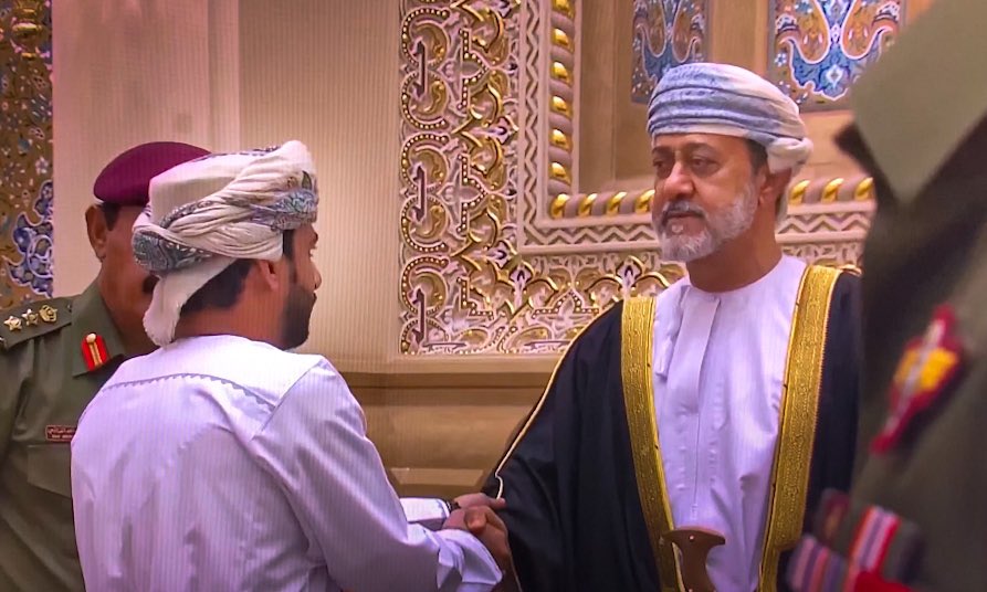 هنيئاً لنا بعُمان في هذا اليوم المجيد .. سائلين المولى عز وجل أن ينعم علينا وعلى عماننا العظيمة وسلطانها الفذ الهمام بمزيد من الاستقرار والازدهار ونحو تحقيق مزيداً من الإنجازات والنمو 

#نوفمبر54 #نوفمبر_المجيد_بعيون_عُمانية