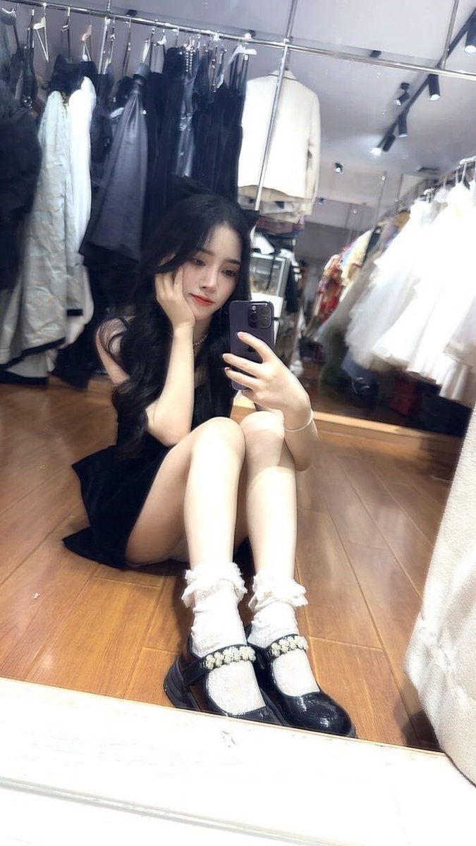 91AV912's tweet photo. 姐姐说他想要了，看爸妈不在家来我房间找我不是第一次了，他一来我就知道她没憋好���看来是又想要了😍😍
看更多▼▼
@91AV911 https://t.co/XdEpNBX0dG