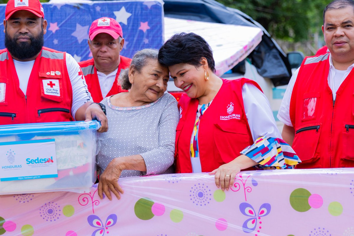 ProasolHN's tweet photo. El equipo de #PROASOL se está distribuyendo por el departamento en conjunto con los CODEM, COPECO, Cruz Roja, FFAA, autoridades locales para realizar las entregas de manera estratégicas. https://t.co/dLYvWomelm