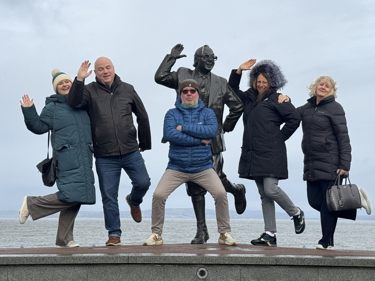 Christopher_JH's tweet photo. Fun times in my home town with my friend celebrating her 60th. 35+ years since I left but I love the town. #morecambe #morecambe_bay @morecambe_bay https://t.co/SQODSw5aTJ