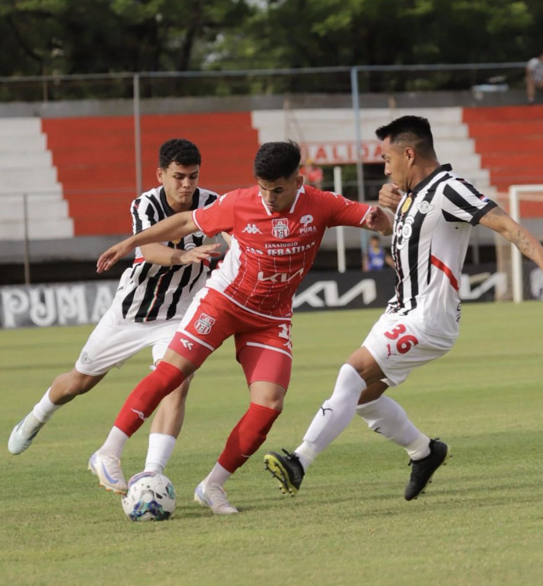 FutbolPyo_'s tweet photo. Sebastián Arce vs Libertad: 
⭐️ 1ro en Toques (62) 
⭐️ 1ro en Pases Claves (5) 
⭐️ 1ro en Centros (7/13) 
⭐️ 1ro en Remates (4) 
⭐️ 1ro en Regates (5/8) 
⭐️ 1ro en Duelos Terrestres (11/18) 
⭐️ 1ro en Faltas Recibidas (4) 
⭐️ 1ro en Entradas (2) https://t.co/I78nreZUWF