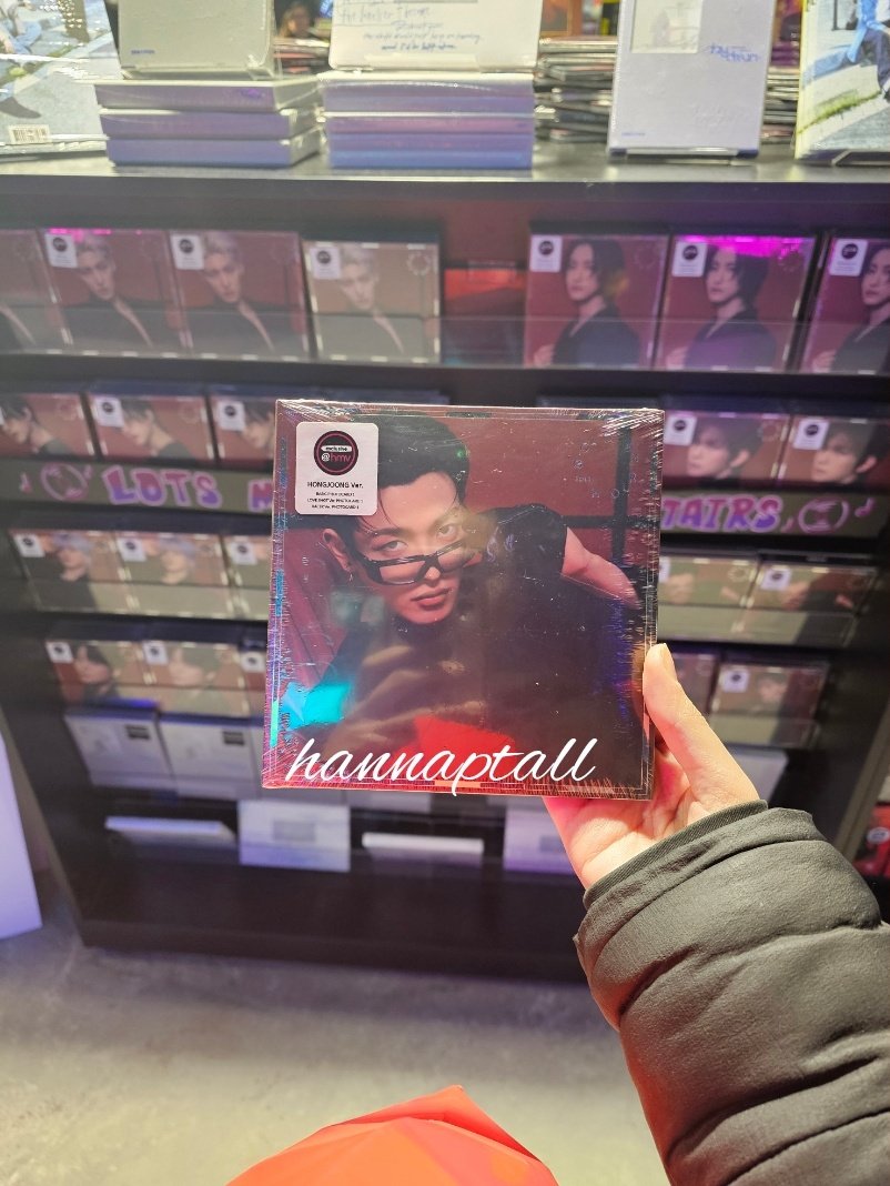 hannaptall's tweet image. Thank you so much for having us, London! It was lovely 💓
And thank you, @hello82EUROPE and HMV London UK, for hosting this event!

@hello82official @hello82EUROPE 🥰🥰
#MyLocalHMV #hello82 #82giveaway