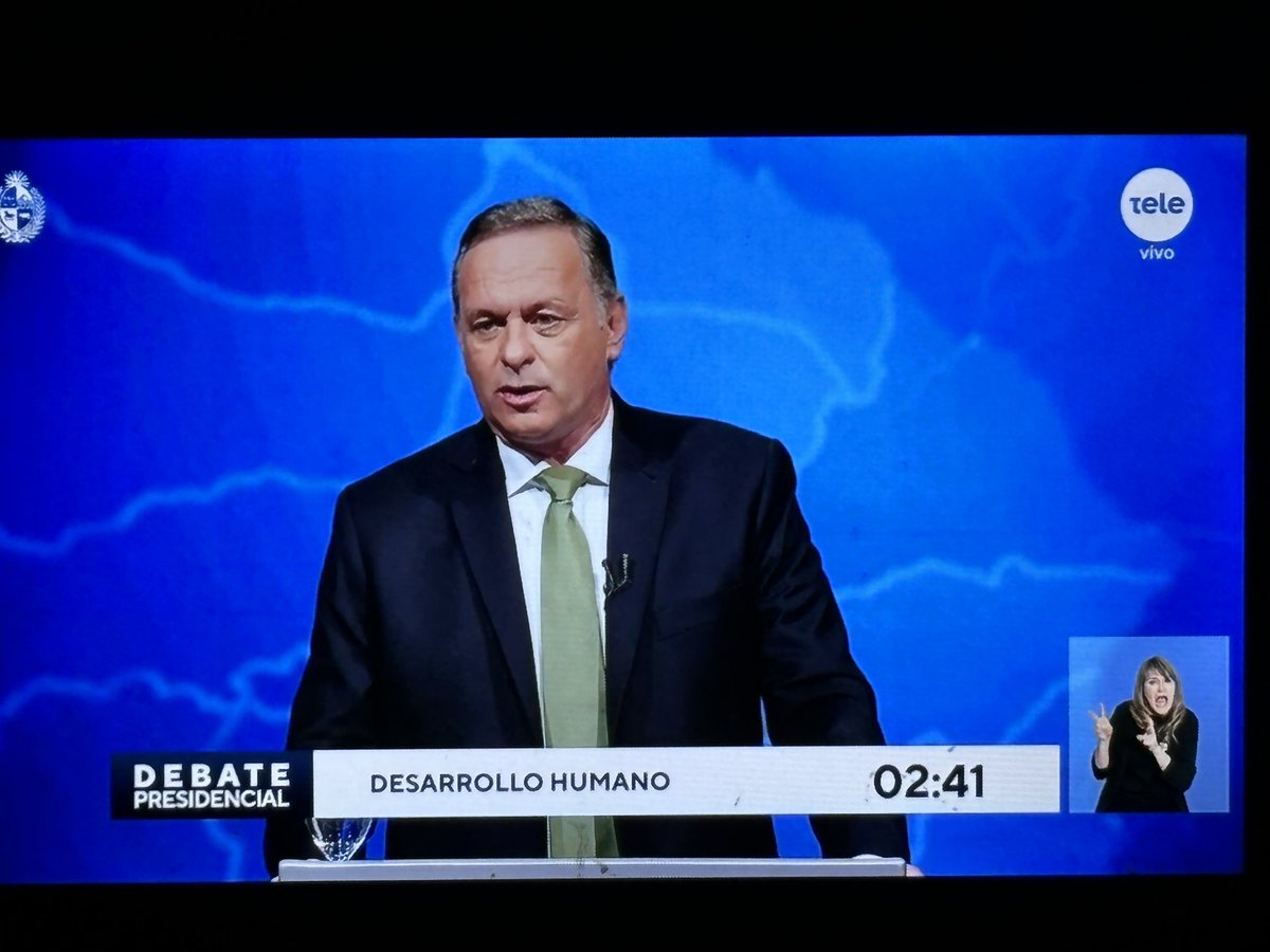 “60000 uruguayos van a terminar este periodo con una vivienda digna, y muchos menos niños caminando en el barro” <a href="/AlvaroDelgadoUy/">Alvaro Delgado</a> 
#DebateUy
#ElProximoPresidente