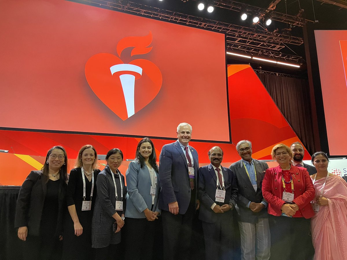 AnastasiaSMihai's tweet image. It was a joy to be co-Moderator for this #AHA24 #LBS 🔥 @AHAScience &amp;amp;🌟Faculty- both triallists @ProfKausikRay &amp;amp;
Discussants👏👏

Congratulations Discussant @clara_chow

@dramitkhera @JoChikweMD
