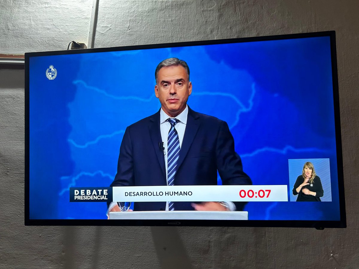 Yamandú 🇺🇾 habla de PROPUESTAS para todas y todos,  el otro habla del FRENTE AMPLIO🔴🔵⚪
#OrsiPresidente ##DebateUy