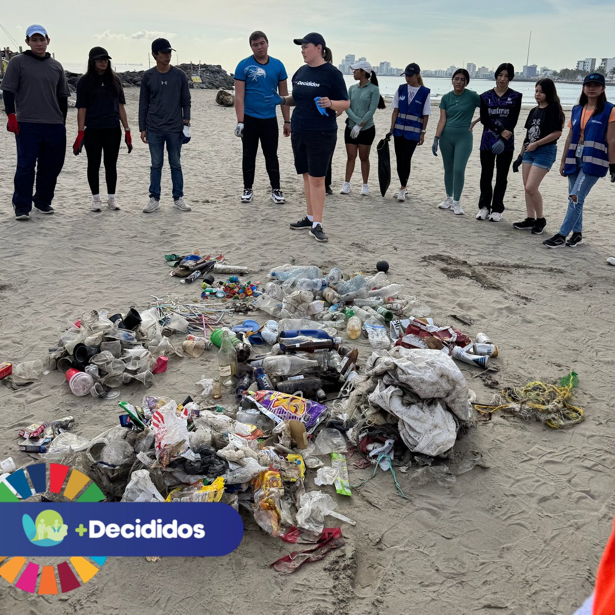 🌊 La limpieza de playas no es solo una tarea, ¡es un compromiso con nuestro futuro! Este sábado limpiando la Playa Villa del Mar en el puerto de Veracruz 🌍💚 

Cada acción cuenta, y los voluntarios decididos están liderando el cambio para lograr océanos limpios y saludables. 🐚