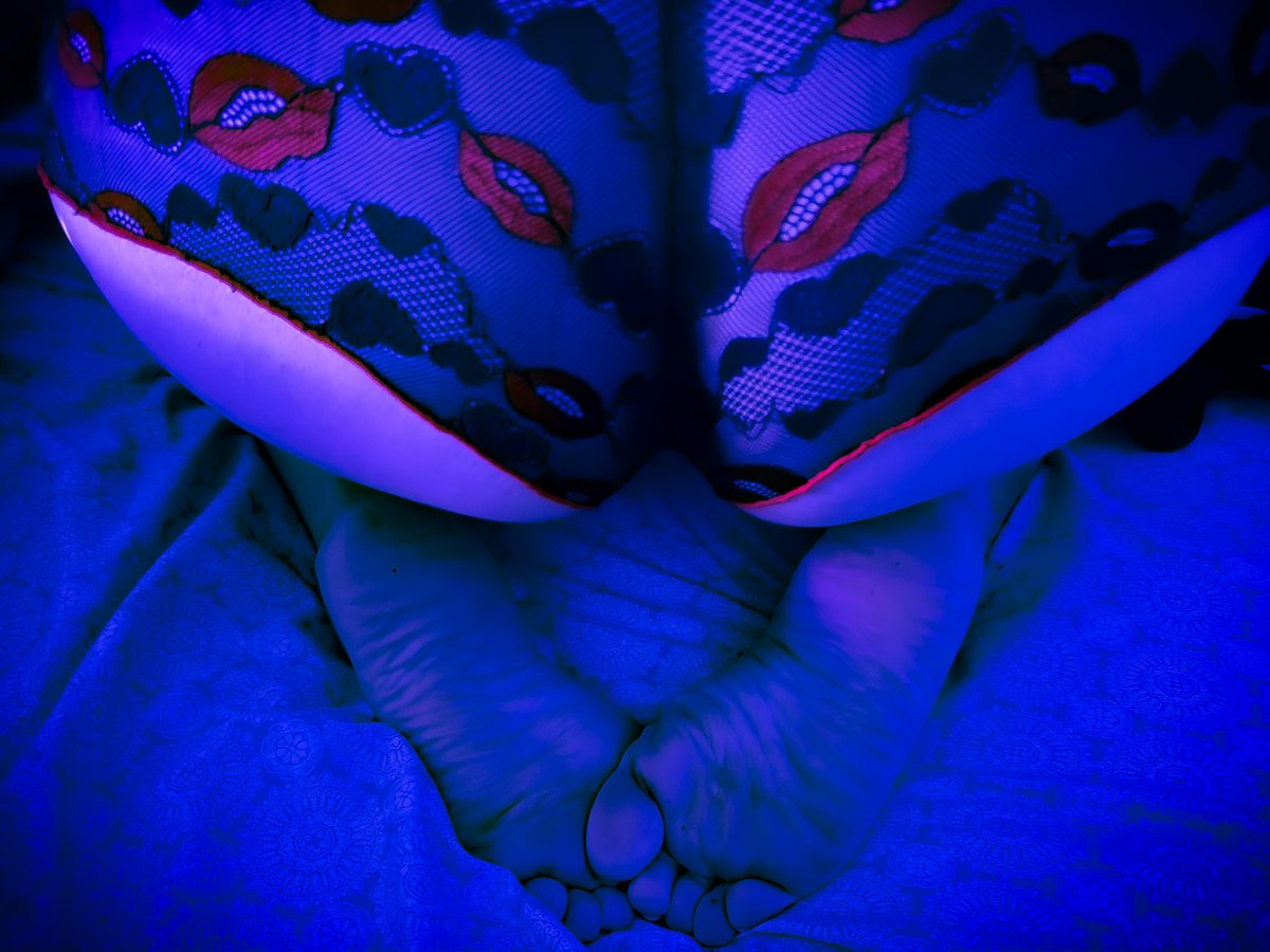 _THAMORNINGSTAR's tweet photo. Puerto Rican feet are the best feet! #puertoricanfeet #latinafeet #prettysoles #wrinkledsoles #footographer https://t.co/fIK3eiS8VZ