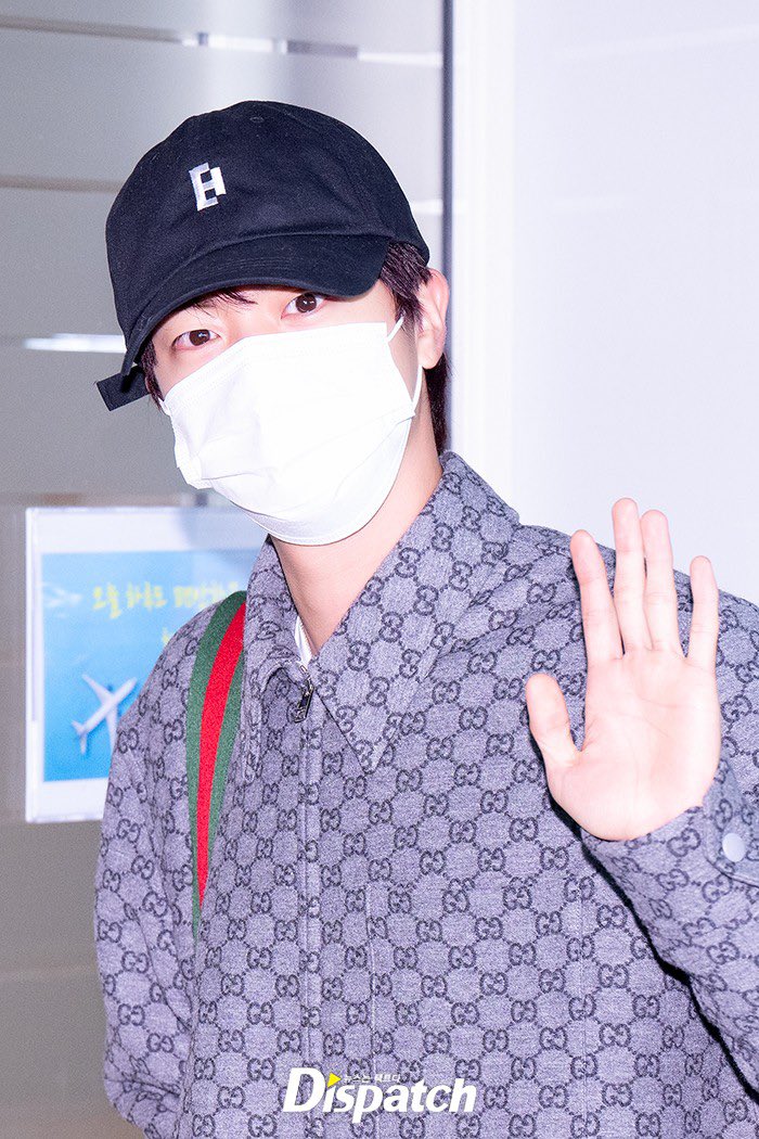 jinnieslamp's tweet photo. 241118 Kim Seokjin at the ICN Airport departure 🇺🇸 

1 https://t.co/JONim5cR1i
2 https://t.co/VJZwJcKqpU
3 https://t.co/9vgGHgXn5r

HAVE A SAFE FLIGHT JIN https://t.co/60Mi402pRy