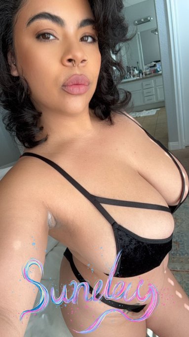 Sunday funday back from vacay ? https://t.co/eAVRxHko5a