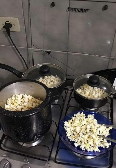 euovitinn's tweet photo. morando sozinho essa vai ser minha janta https://t.co/25NVbg3fCp