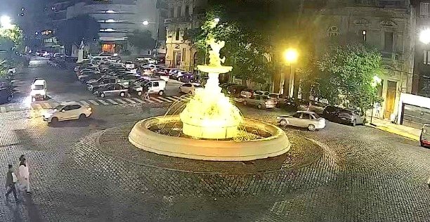 RedSegVial's tweet photo. 💛 Esta noche en #Rosario los monumentos más emblemáticos de la ciudad se iluminaron de amarillo para recordar a las víctimas de siniestros viales y para recordarnos la importancia de construir entre todos una nueva cultura vial. https://t.co/tj6WpngUvG