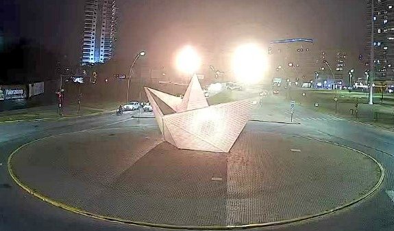 RedSegVial's tweet photo. 💛 Esta noche en #Rosario los monumentos más emblemáticos de la ciudad se iluminaron de amarillo para recordar a las víctimas de siniestros viales y para recordarnos la importancia de construir entre todos una nueva cultura vial. https://t.co/tj6WpngUvG
