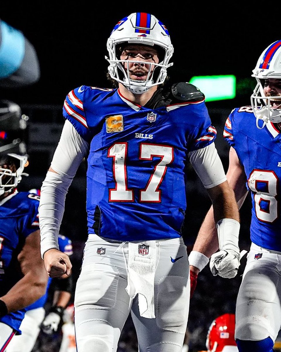 Josh Allen tuvo que mandar mil correos electrónicos porque no tuvo ni una oferta universitaria. 

Hoy le ha quitado el invicto a los Chiefs de Mahomes siendo el único que lo ha derrotado 4 veces. 

Resiliencia pura. 
El verdadero MVP del pueblo. 💙 #NFL