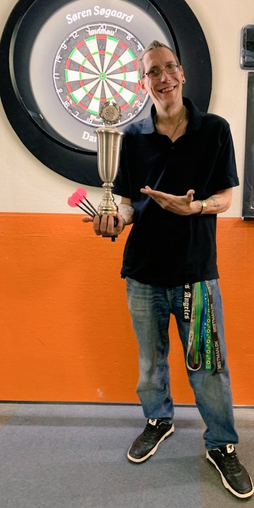 munken87's tweet image. the tournament trophy and me for this year.

Then we just got the name of the tournament cup again, once more and it came to remain in the darts club.