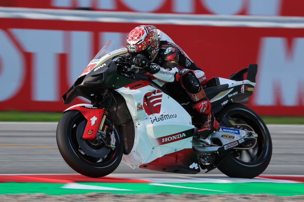 araihelmetjapan's tweet photo. 日本人ライダーとして7年間 #MotoGP クラスで戦ってきた #中上貴晶 選手。今季限りでフル参戦を終え、来季からはHRC開発ライダーとしてのキャリアを歩んでいきます。次のステージも引き続き応援してまいります。
今まで数々の感動をありがとう、タカさん！ https://t.co/e1VxKgPvMJ