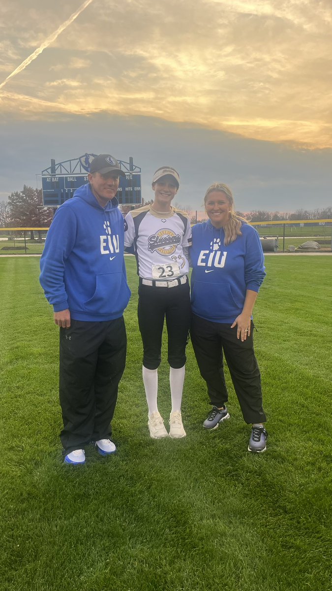 grace_oertle's tweet photo. EIU CAMP🙌🙌
i LOVED everything about EIU. Great people and beautiful campus. I had lots of fun during their camp and meeting their players! https://t.co/LjkhmHbPqs
