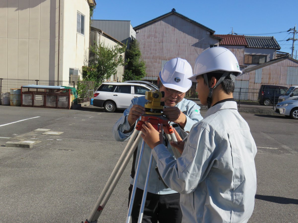 tohochisui's tweet photo. 11/6~8の3日間、地元の高校生を対象としたインターンシップを開催しました。
実際の仕事に触れ、体験していただきました。
少しでも将来、自分が働く姿がイメージできるようになれば良いと思います。
弊社では大学生を対象としたワンデーインターンシップも開催中です。
#職場体験 #東邦地水 https://t.co/hz3nXWBxUv