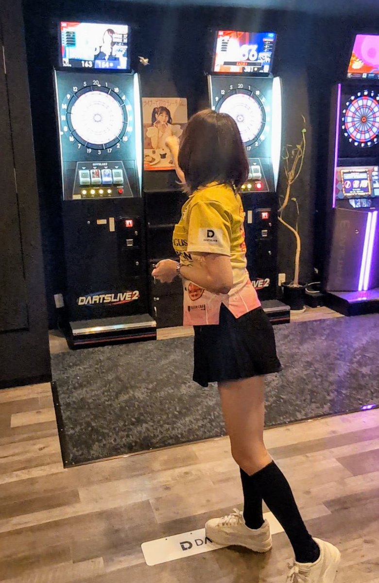 ミニスカでダーツ投げる32歳置いておきます🎯