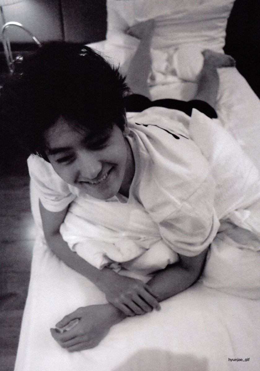 hyunjaesprite's tweet photo. the kind of photo you put in a locket before going off to war https://t.co/X9p8mfKDux